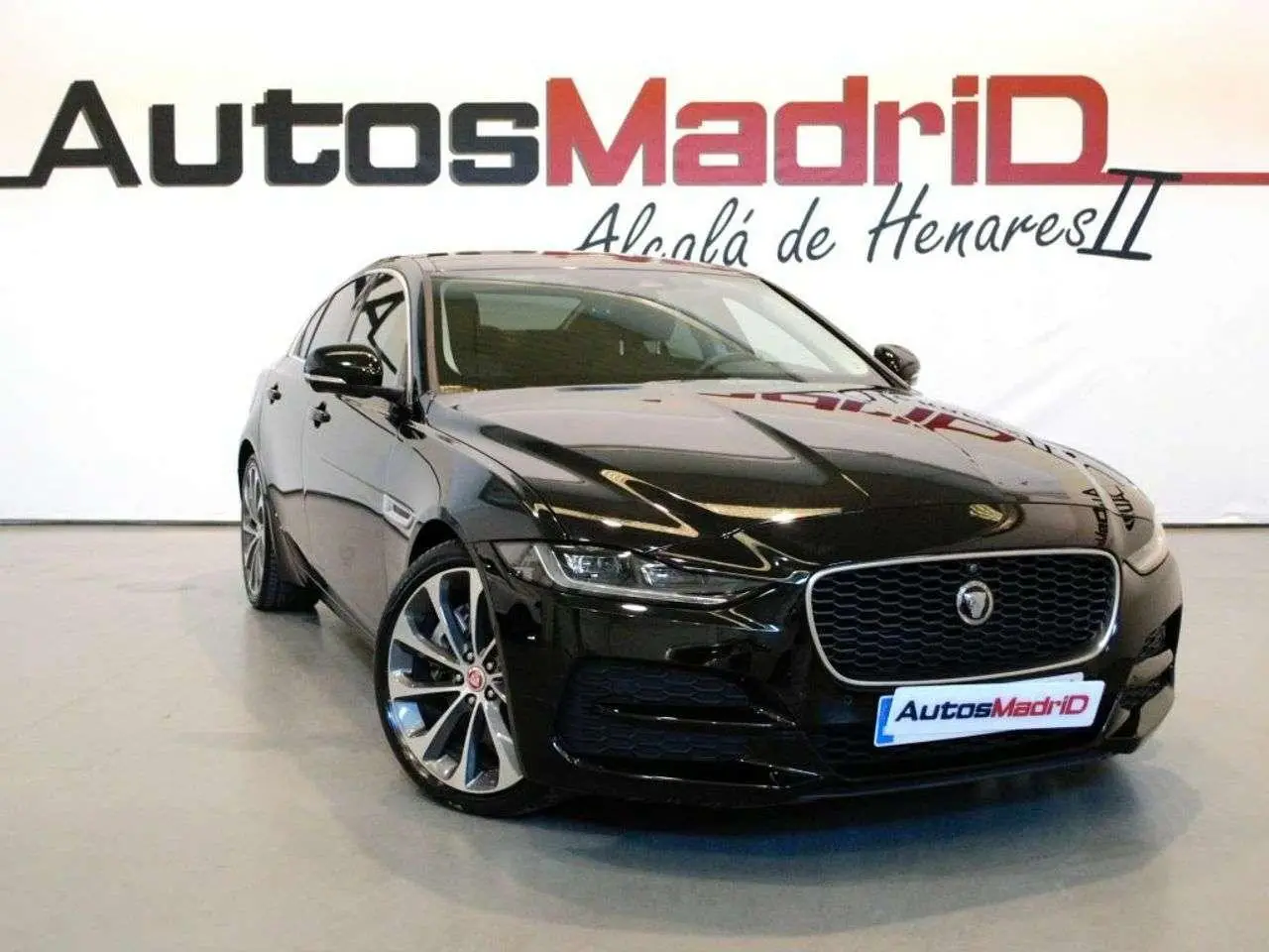 Photo 1 : Jaguar Xe 2021 Hybrid