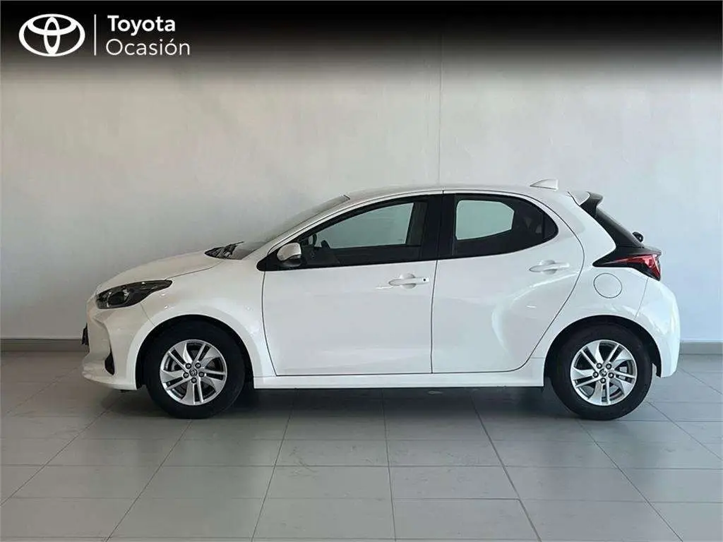 Photo 1 : Toyota Yaris 2024 Petrol