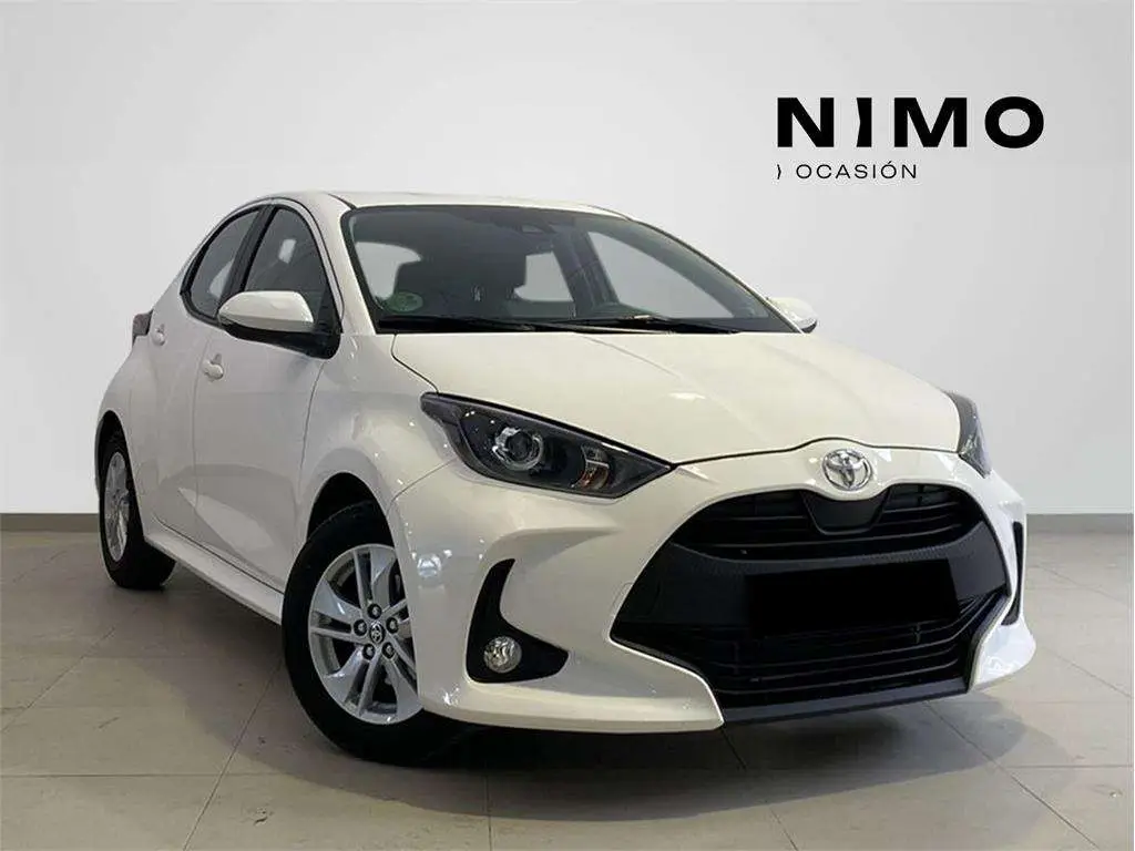 Photo 1 : Toyota Yaris 2024 Petrol