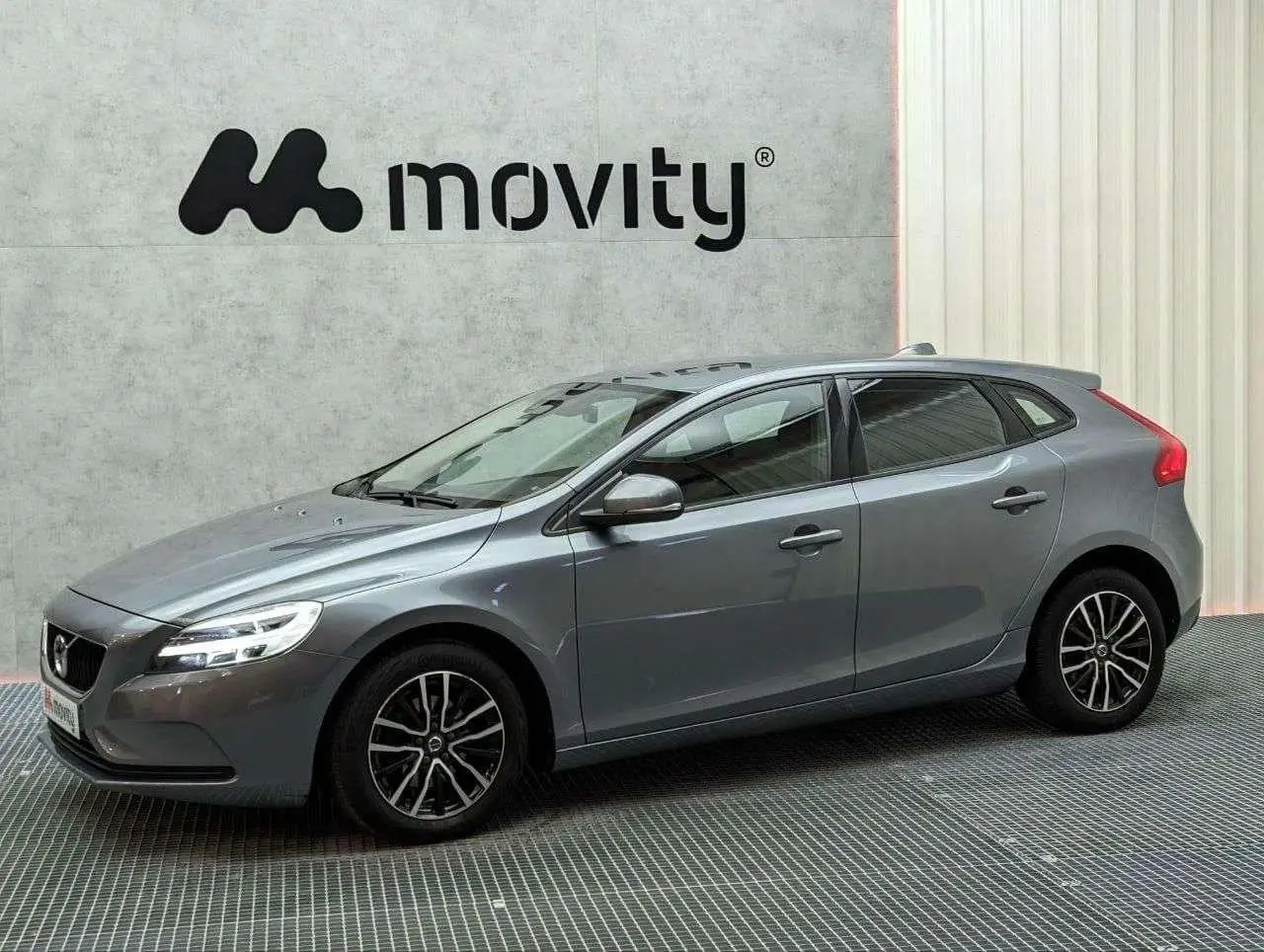 Photo 1 : Volvo V40 2019 Diesel