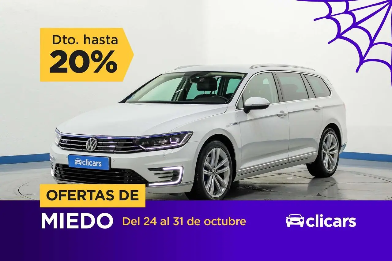 Photo 1 : Volkswagen Passat 2018 Hybride