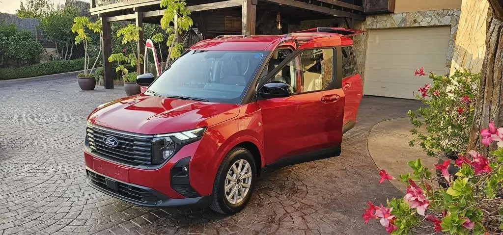 Photo 1 : Ford Tourneo 2024 Essence