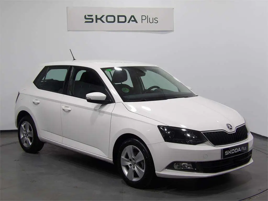 Photo 1 : Skoda Fabia 2017 Essence