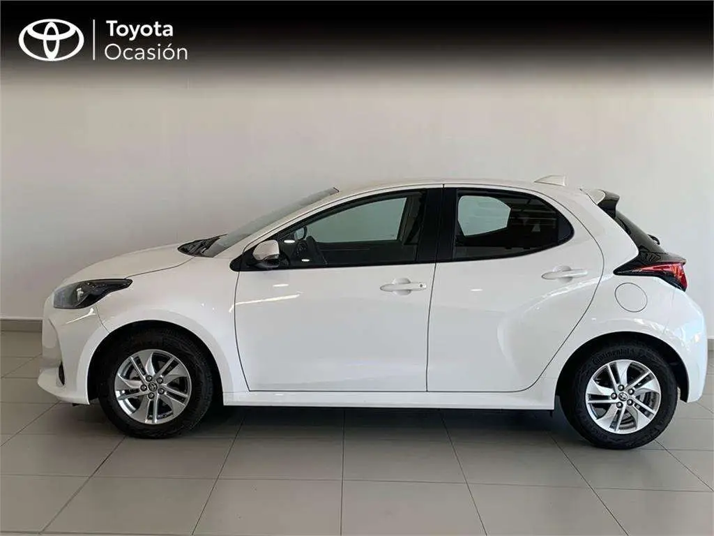 Photo 1 : Toyota Yaris 2024 Petrol