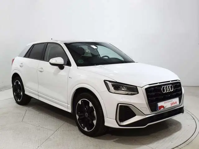 Photo 1 : Audi Q2 2024 Petrol