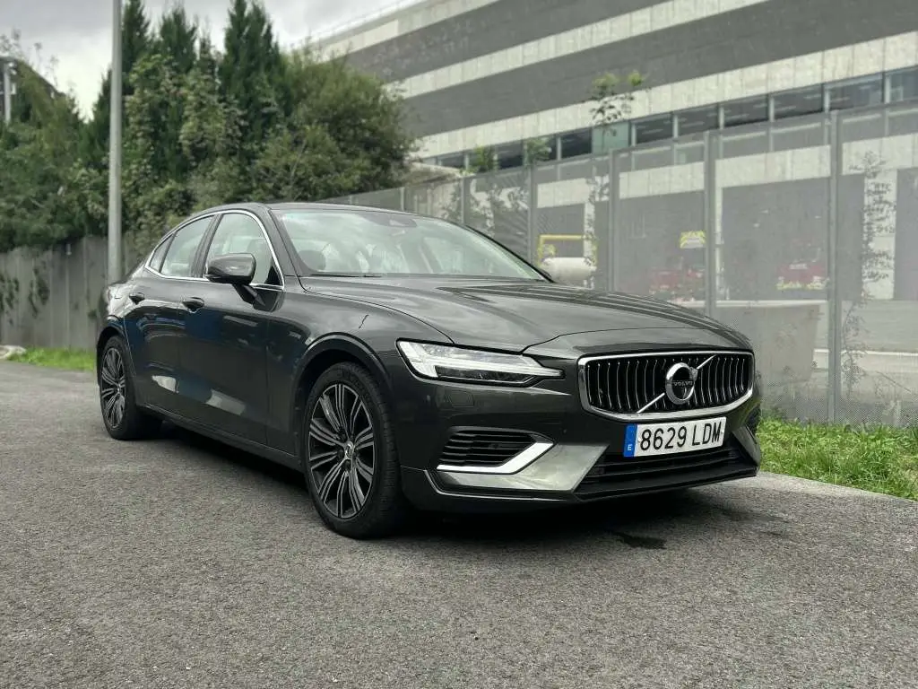 Photo 1 : Volvo S60 2019 Hybride