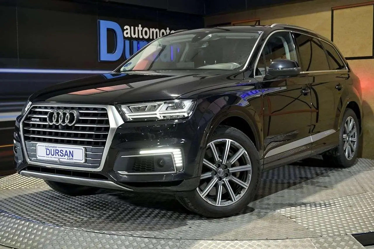 Photo 1 : Audi Q7 2017 Hybrid