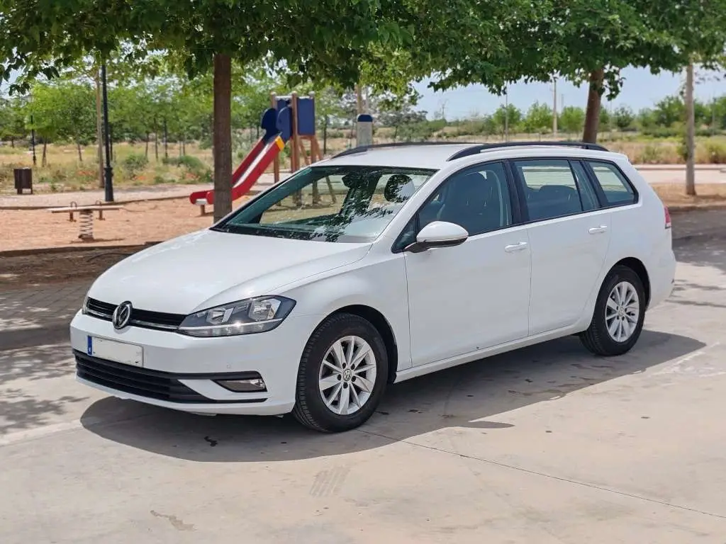 Photo 1 : Volkswagen Golf 2019 Essence