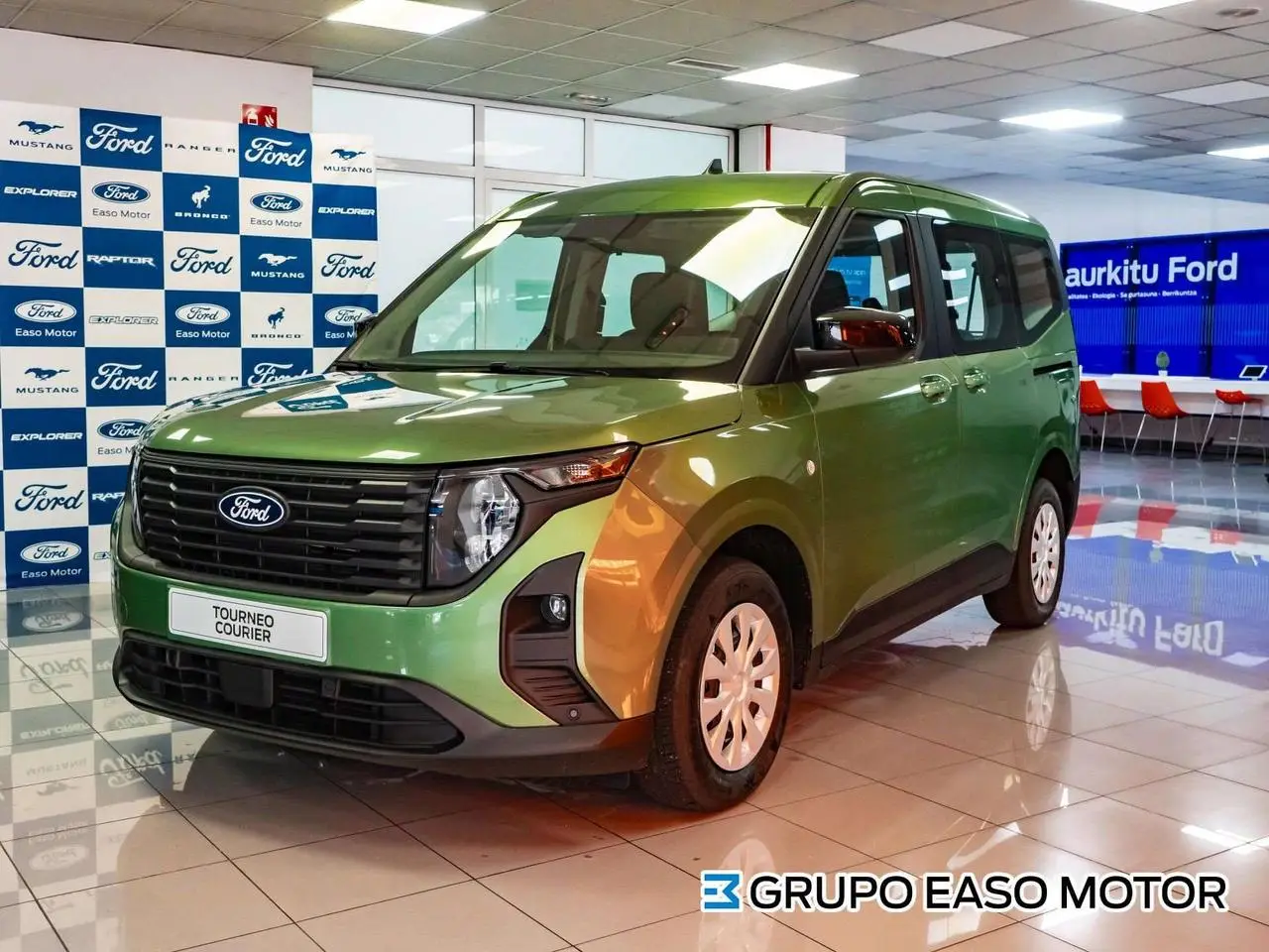 Photo 1 : Ford Tourneo 2024 Essence