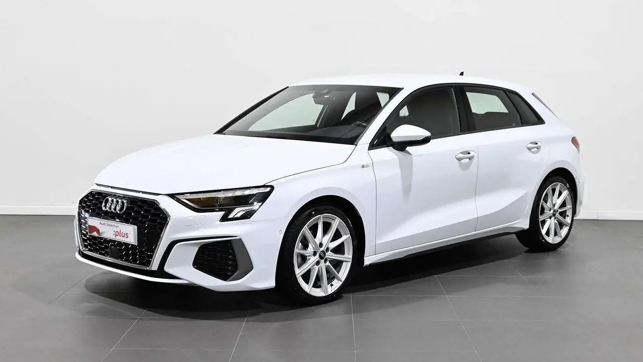 Photo 1 : Audi A3 2023 Essence