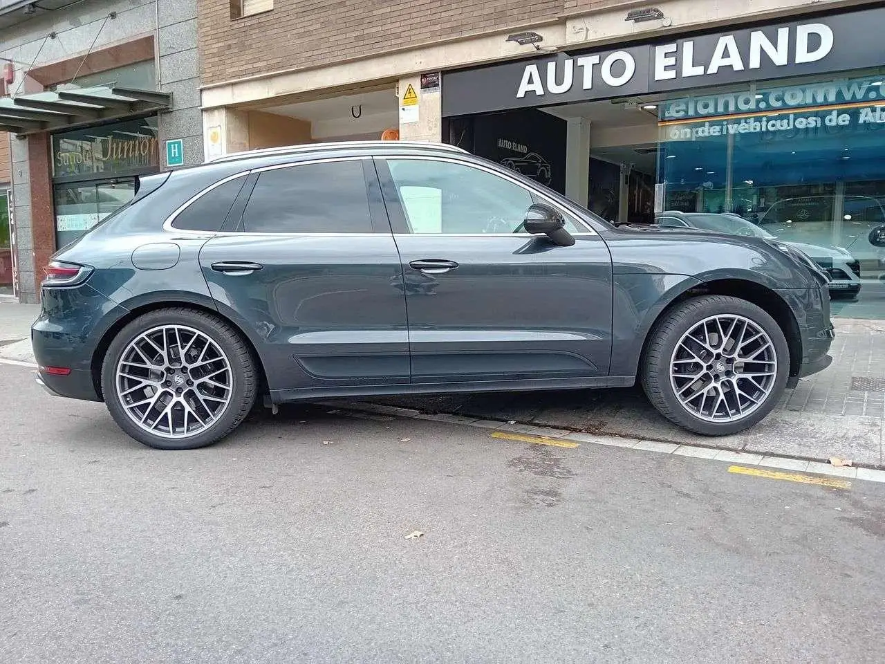 Photo 1 : Porsche Macan 2019 Essence