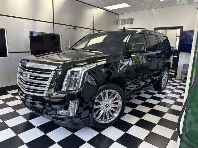 Photo 1 : Cadillac Escalade 2019 Petrol