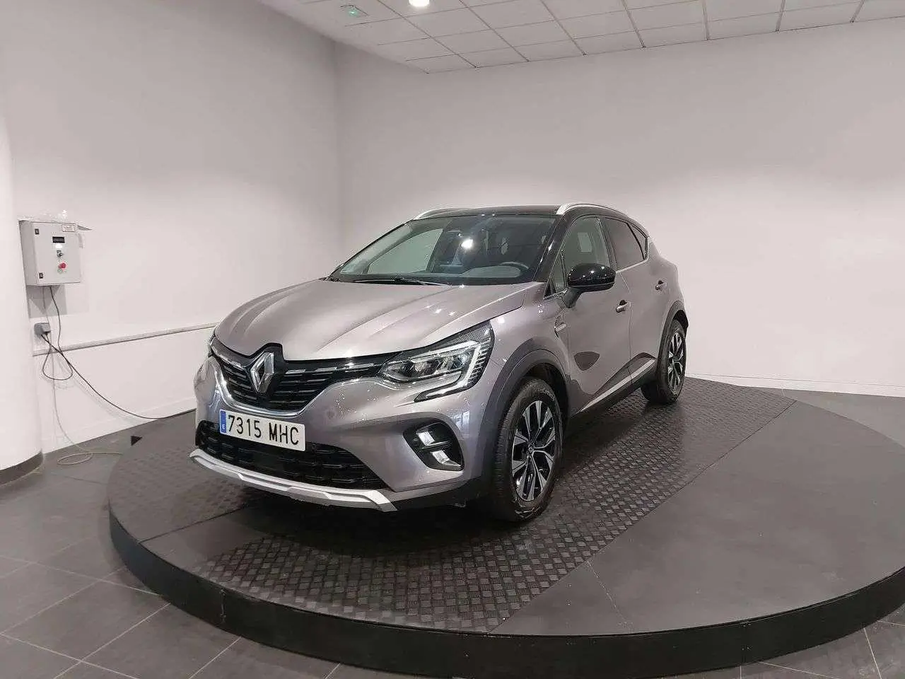 Photo 1 : Renault Captur 2023 Petrol