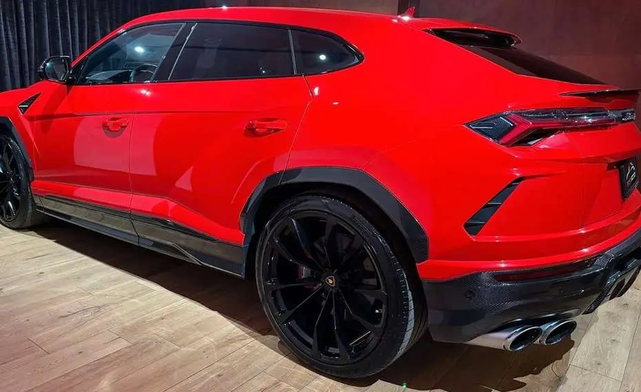 Photo 1 : Lamborghini Urus 2021 Essence