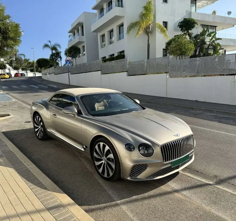 Photo 1 : Bentley Continental 2021 Essence