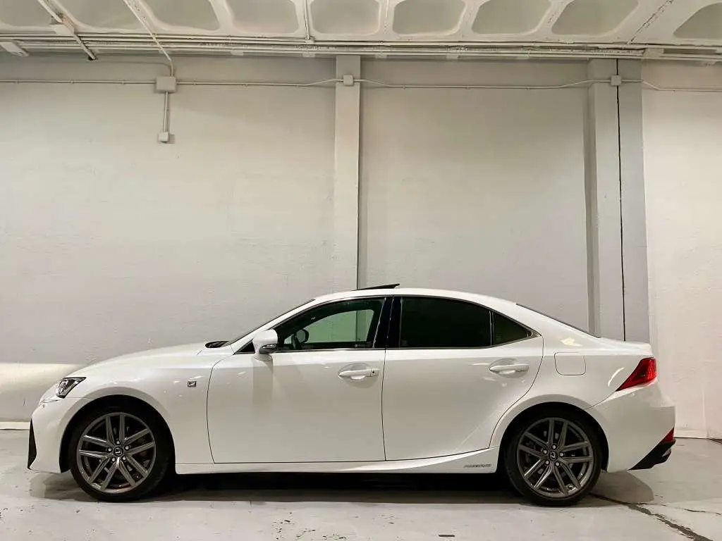 Photo 1 : Lexus Is 2019 Hybride