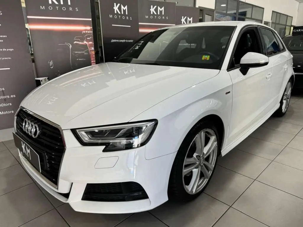 Photo 1 : Audi A3 2019 Essence