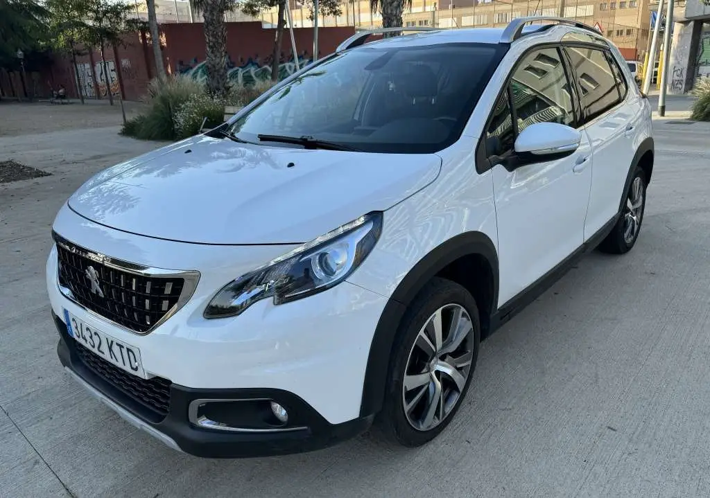 Photo 1 : Peugeot 2008 2019 Essence