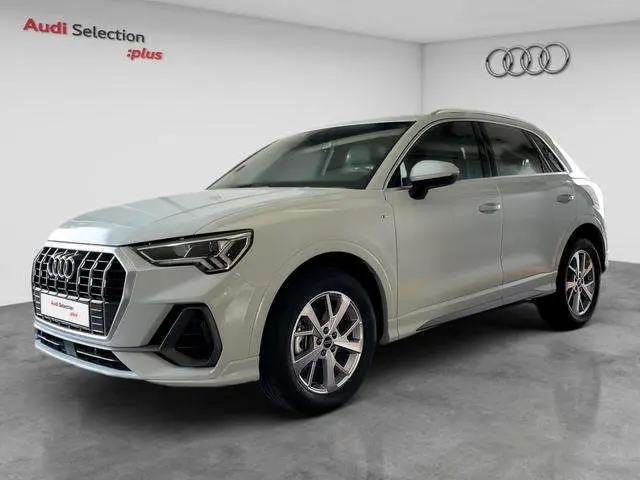 Photo 1 : Audi Q3 2023 Essence