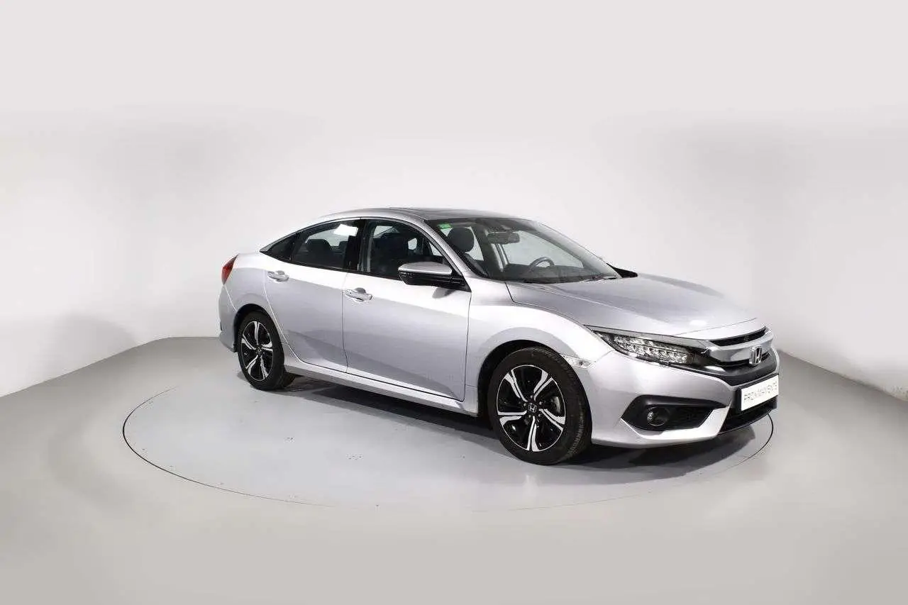 Photo 1 : Honda Civic 2019 Essence