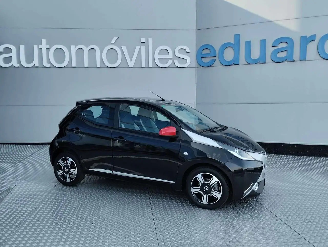 Photo 1 : Toyota Aygo 2015 Petrol