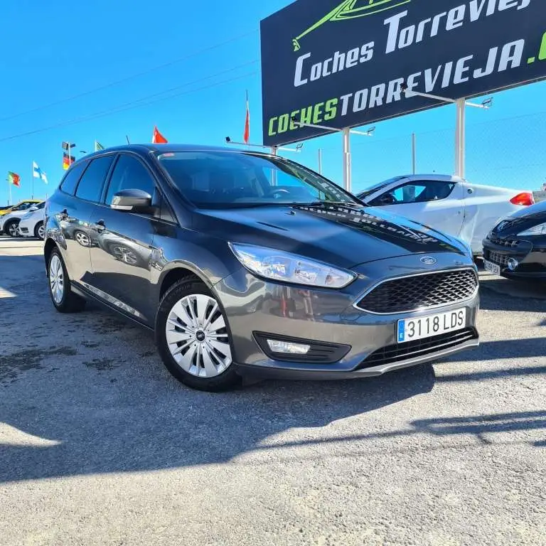 Photo 1 : Ford Focus 2020 Diesel