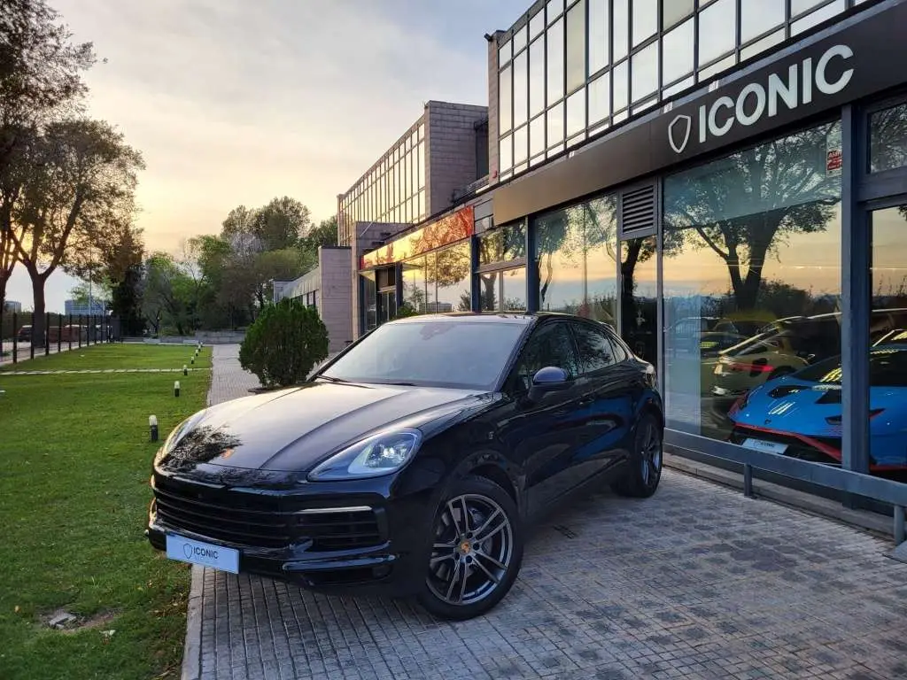 Photo 1 : Porsche Cayenne 2022 Petrol