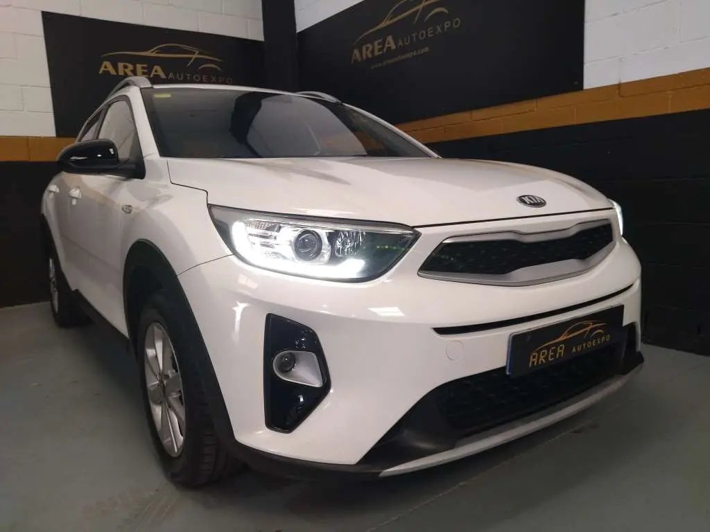 Photo 1 : Kia Stonic 2018 Essence