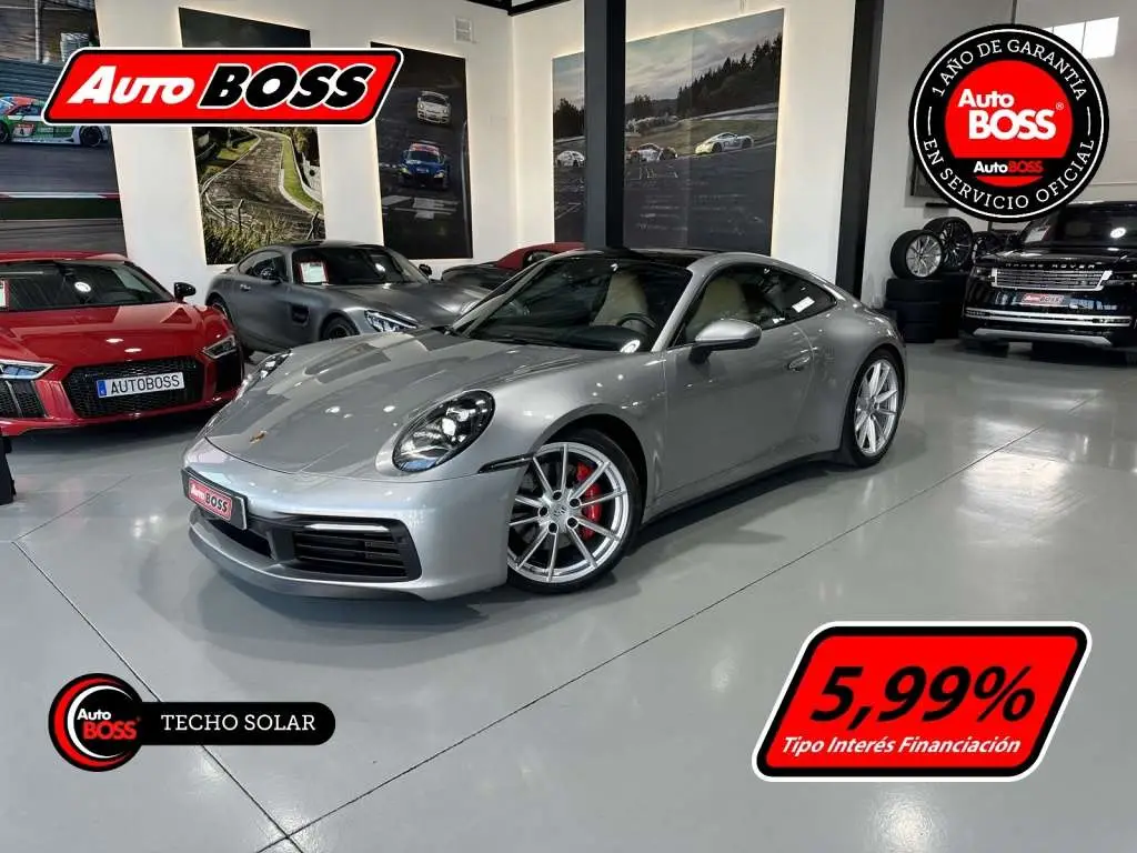 Photo 1 : Porsche 992 2019 Essence