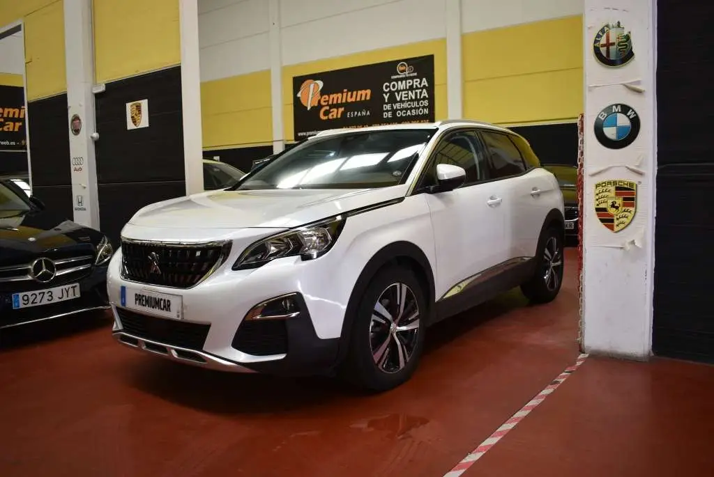 Photo 1 : Peugeot 3008 2018 Petrol