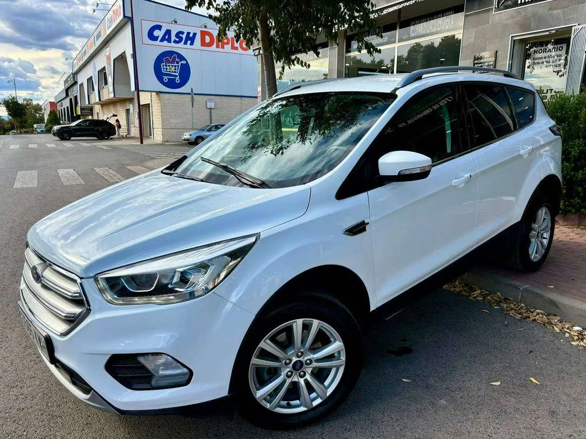 Photo 1 : Ford Kuga 2019 Essence