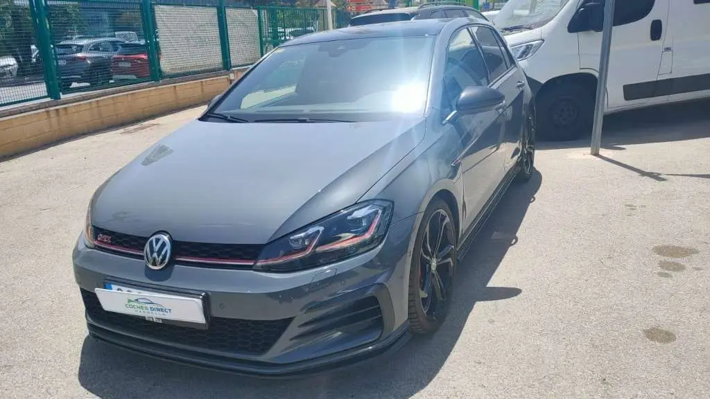 Photo 1 : Volkswagen Golf 2019 Petrol