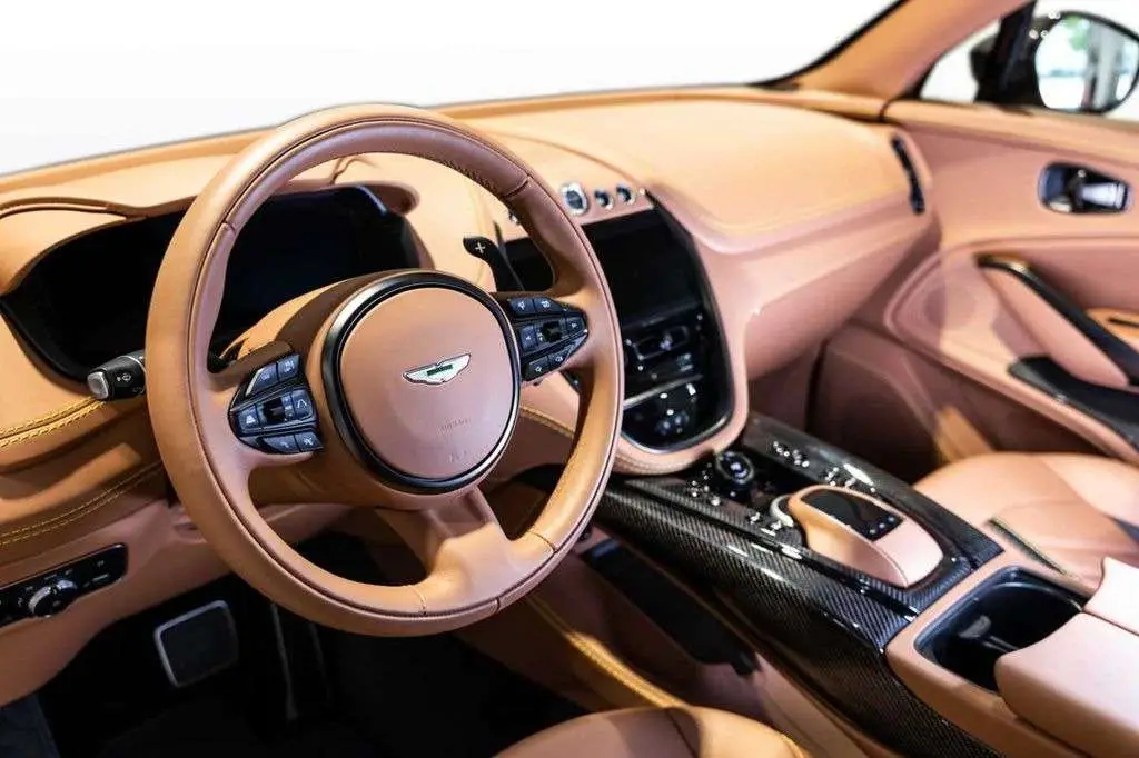 Photo 1 : Aston Martin Dbx 2022 Petrol