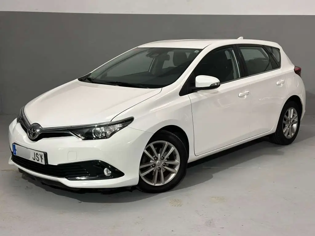 Photo 1 : Toyota Auris 2016 Essence