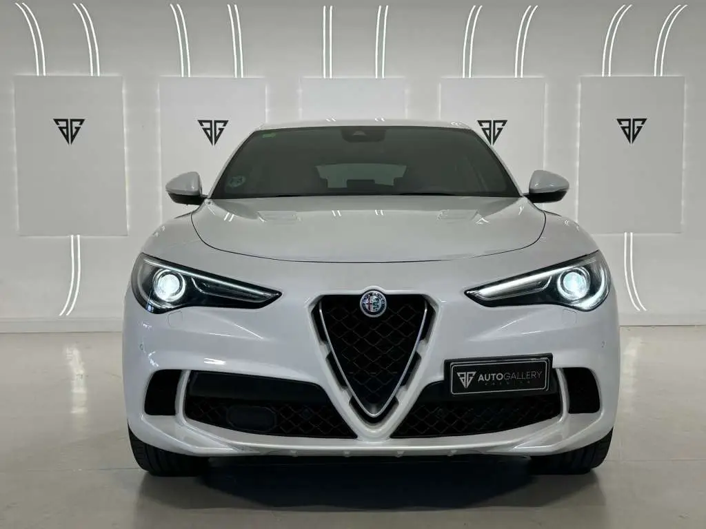 Photo 1 : Alfa Romeo Stelvio 2018 Essence