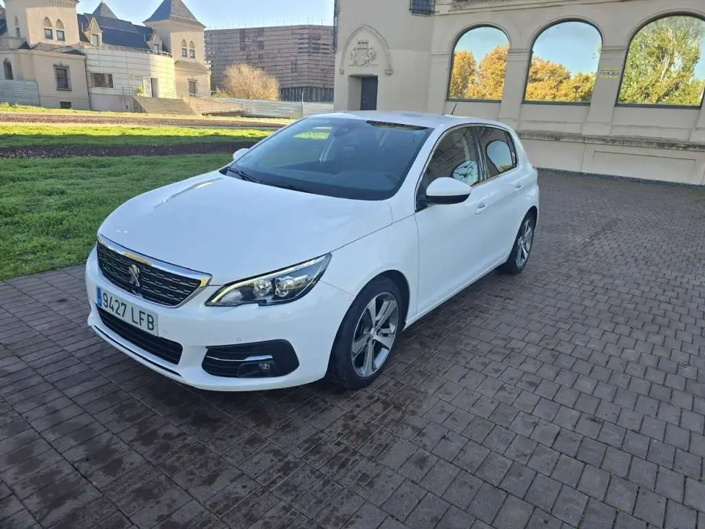 Photo 1 : Peugeot 308 2020 Petrol