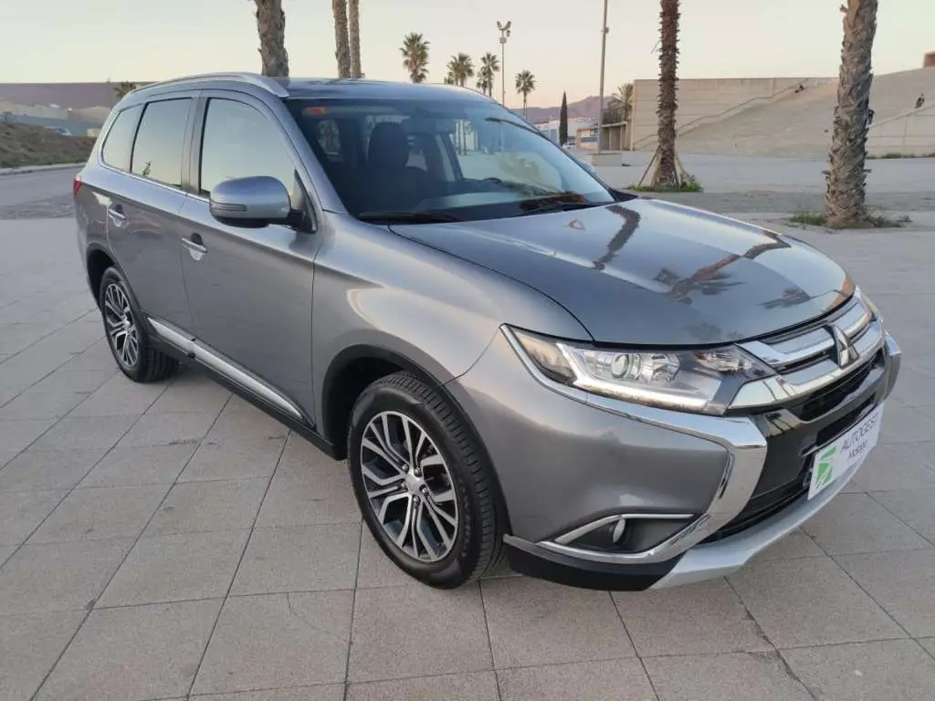 Photo 1 : Mitsubishi Outlander 2018 Diesel