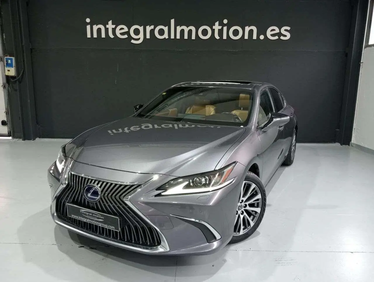 Photo 1 : Lexus Es 2020 Hybrid