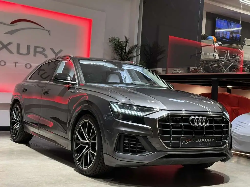 Photo 1 : Audi Q8 2019 Petrol