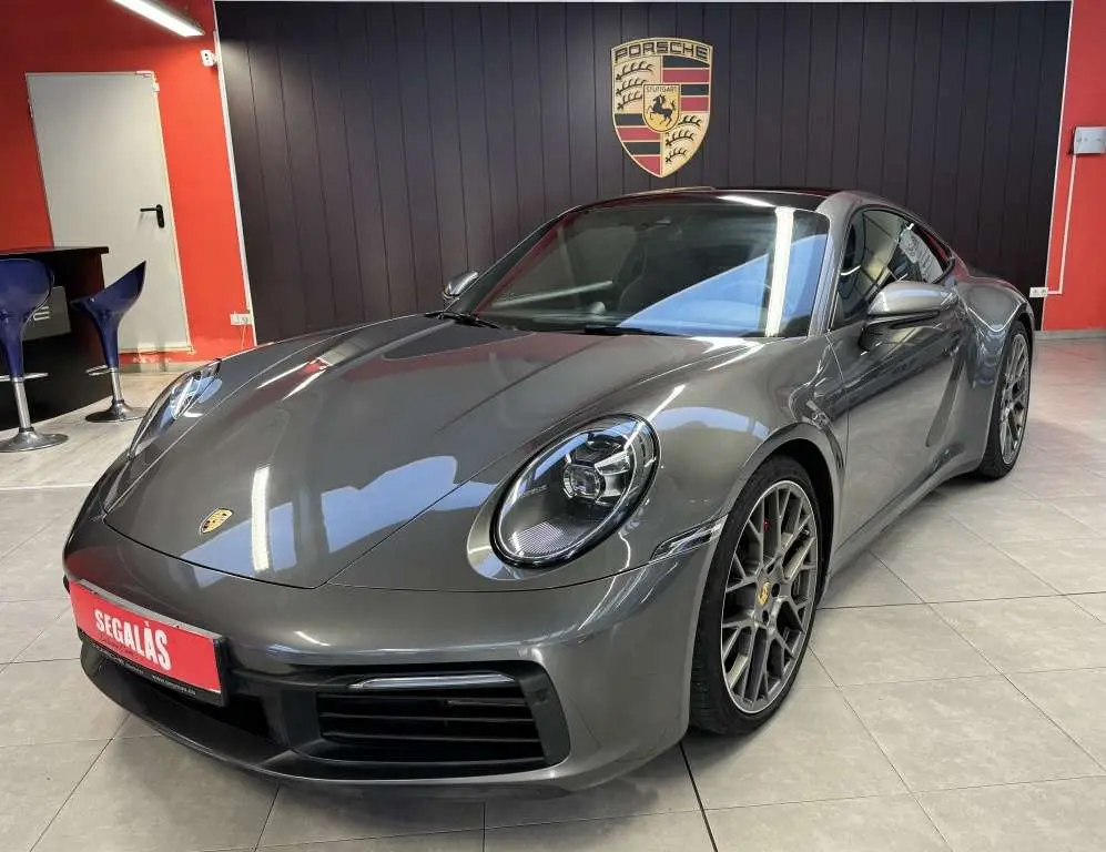 Photo 1 : Porsche 992 2019 Petrol