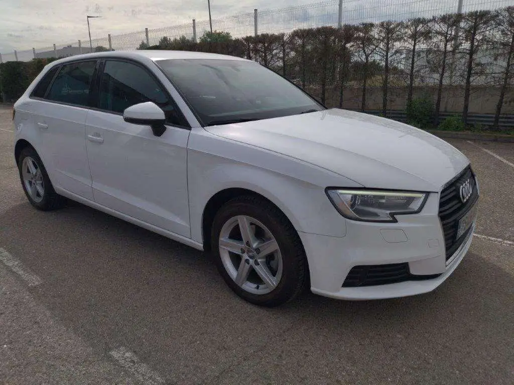 Photo 1 : Audi A3 2018 Diesel