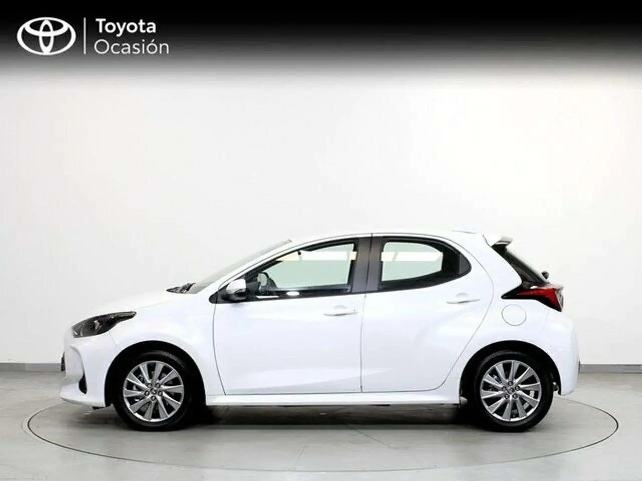 Photo 1 : Toyota Yaris 2024 Petrol