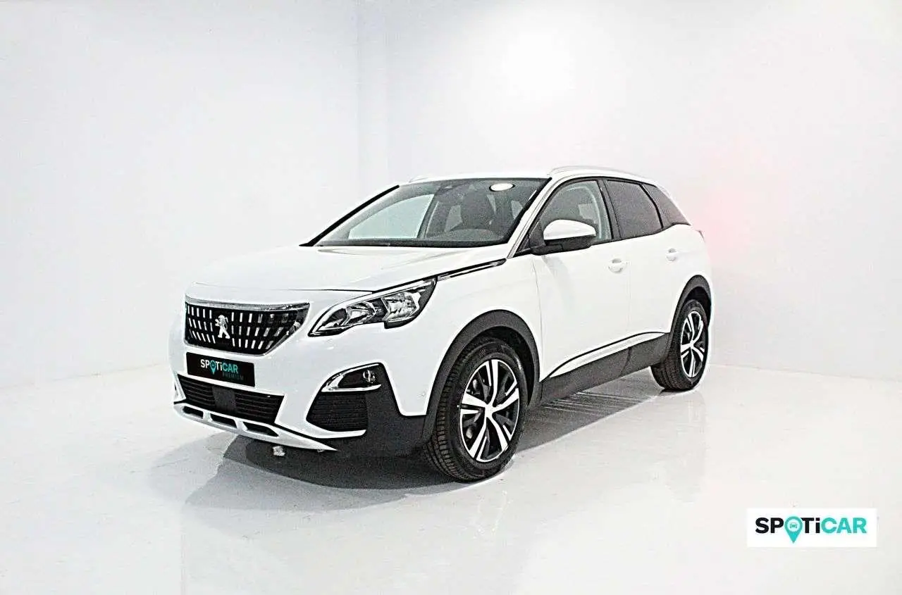 Photo 1 : Peugeot 3008 2019 Essence