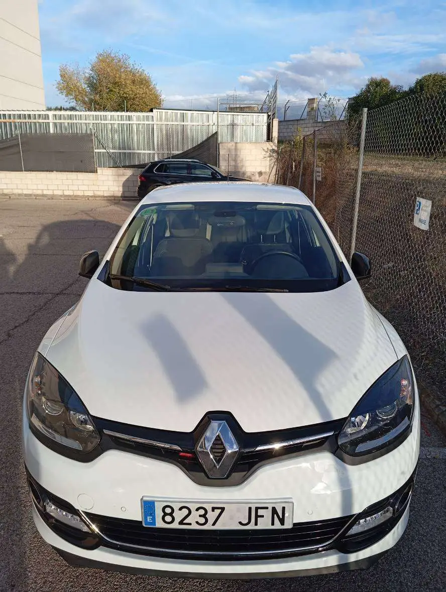 Photo 1 : Renault Megane 2015 Essence