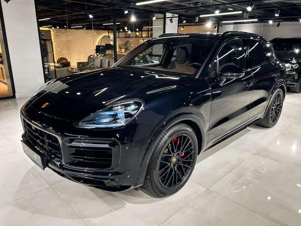 Photo 1 : Porsche Cayenne 2022 Petrol