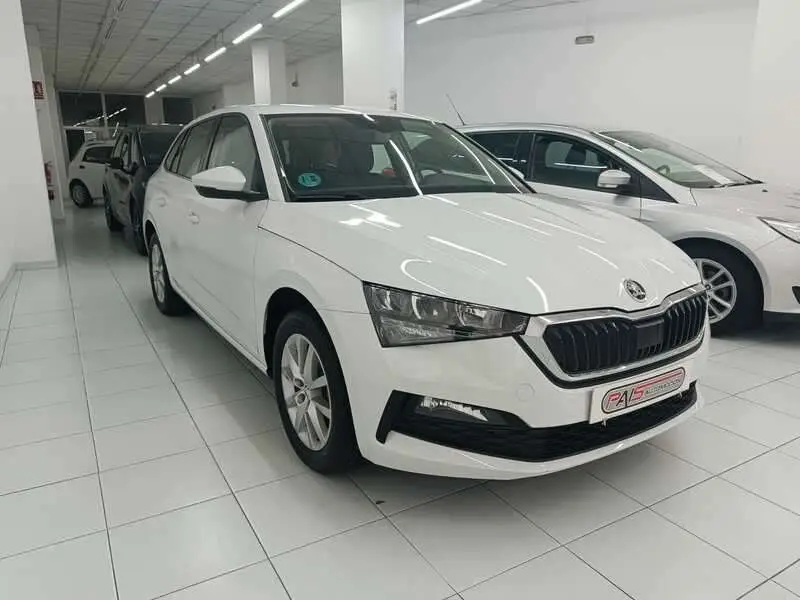 Photo 1 : Skoda Scala 2021 Essence