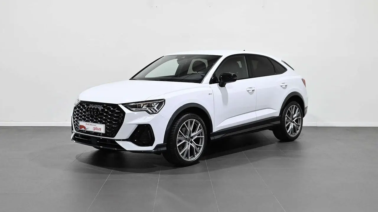 Photo 1 : Audi Q3 2024 Petrol