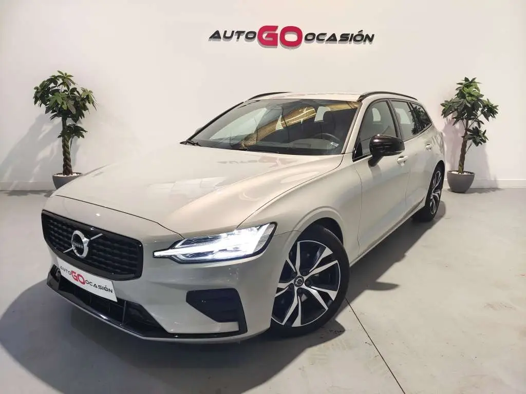 Photo 1 : Volvo V60 2022 Petrol