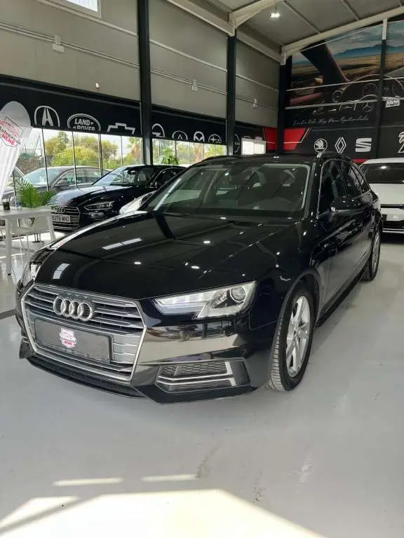 Photo 1 : Audi A4 2018 Diesel