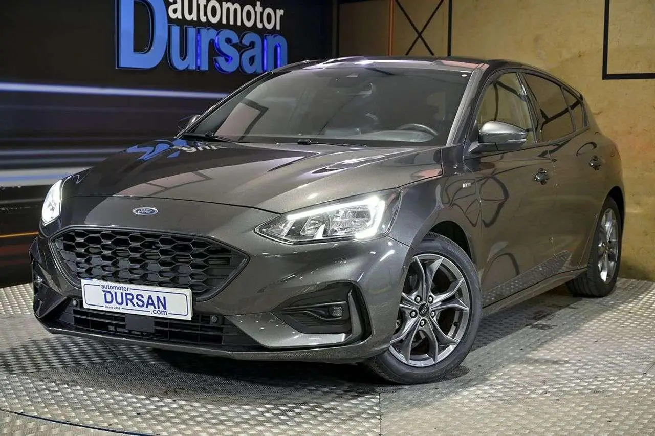 Photo 1 : Ford Focus 2022 Hybrid